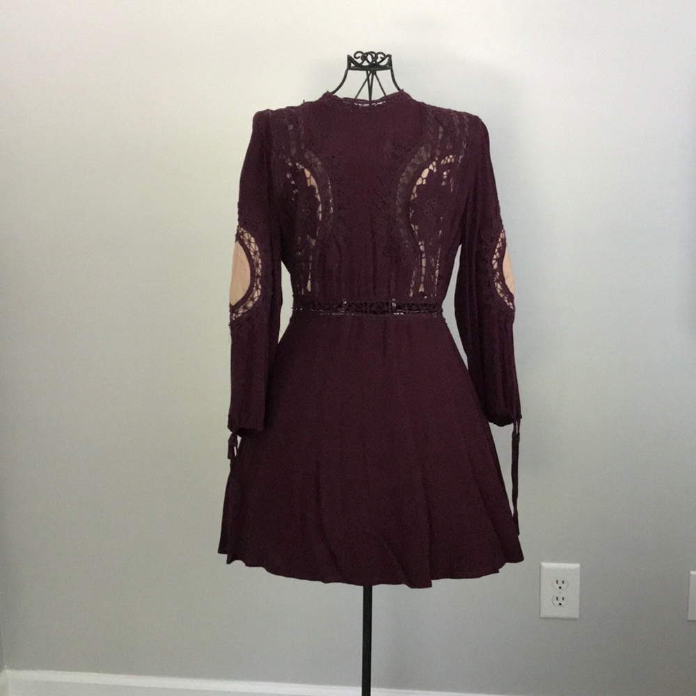 Crew neck burgundy dress